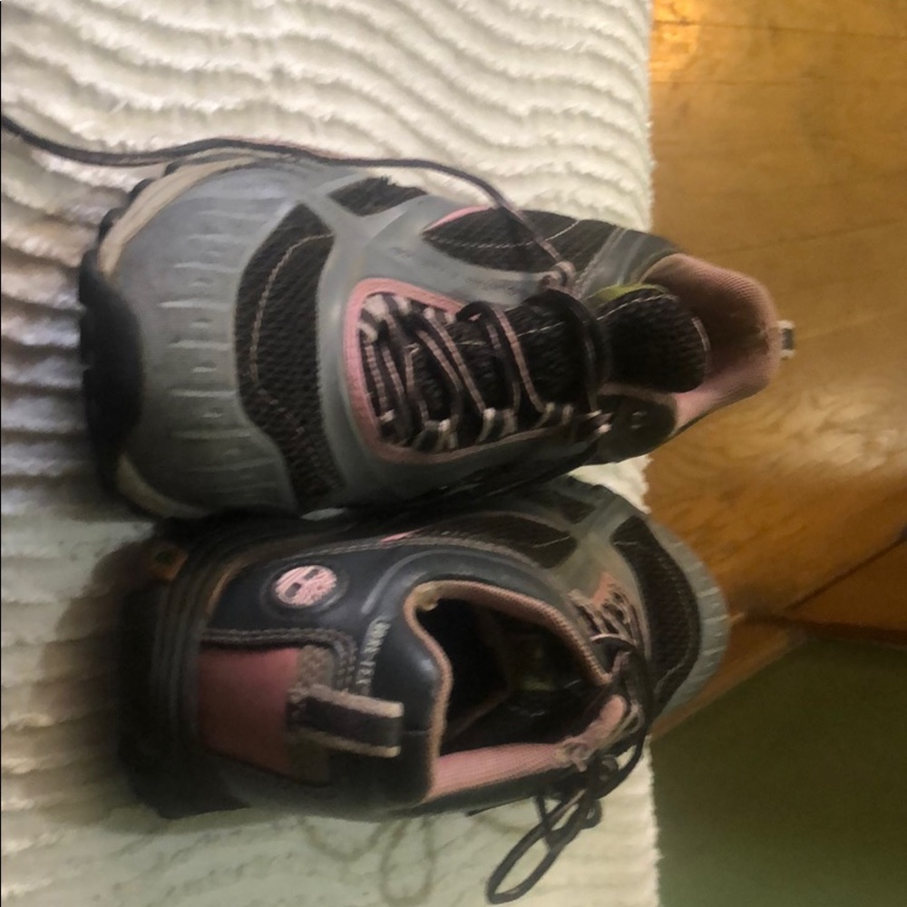Waterproof tennis shoes